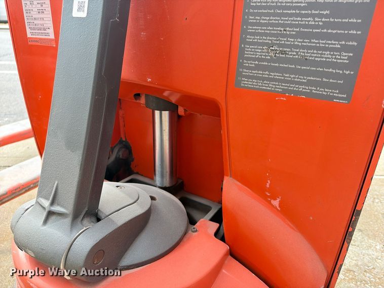 image for item FU4813 (2) Toyota 7HBW23 pallet jacks