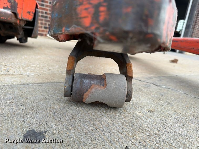image for item FU4813 (2) Toyota 7HBW23 pallet jacks