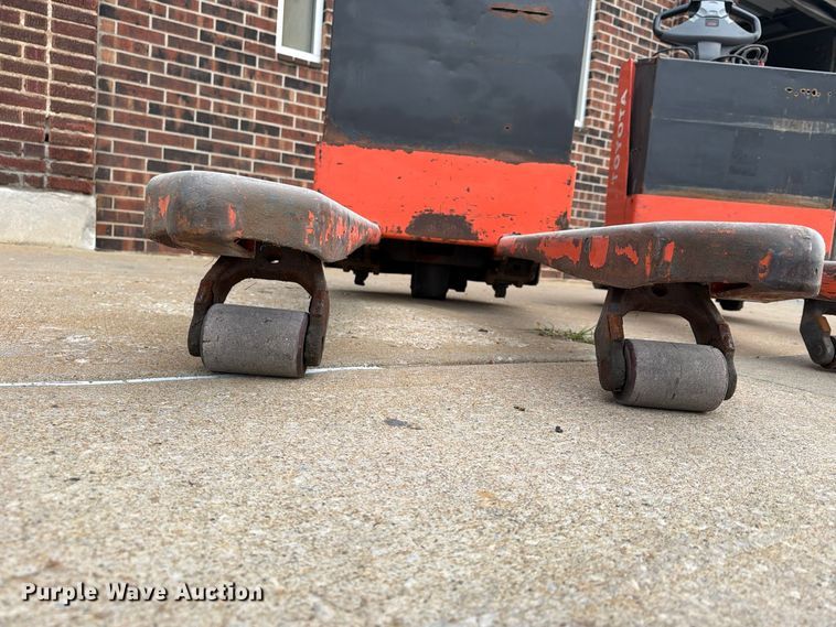 image for item FU4813 (2) Toyota 7HBW23 pallet jacks