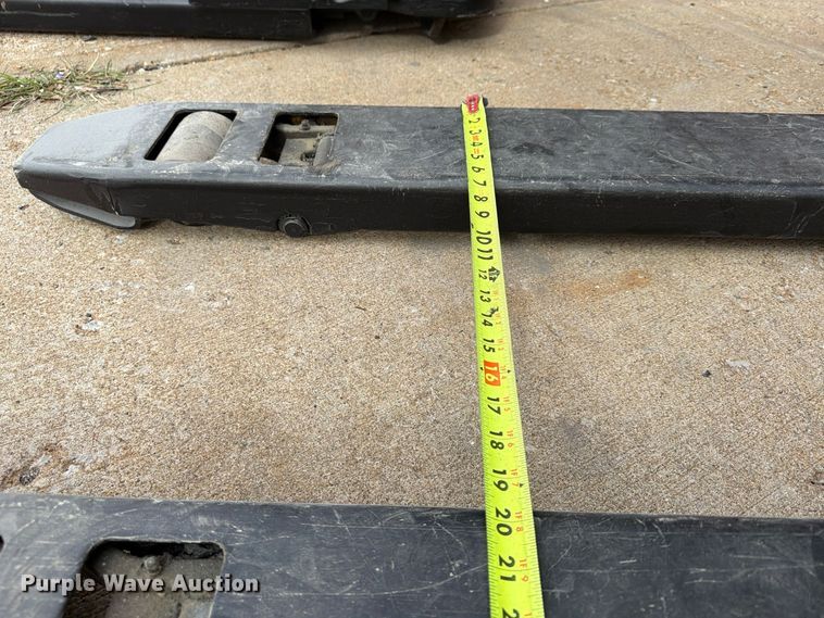 image for item FU4814 (2) Yale MPB040-EN24T2748 pallet jacks
