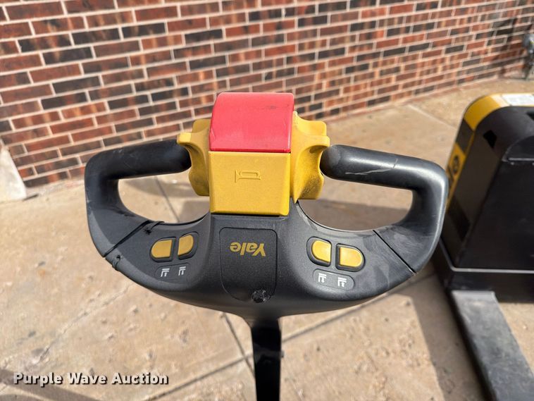 image for item FU4814 (2) Yale MPB040-EN24T2748 pallet jacks