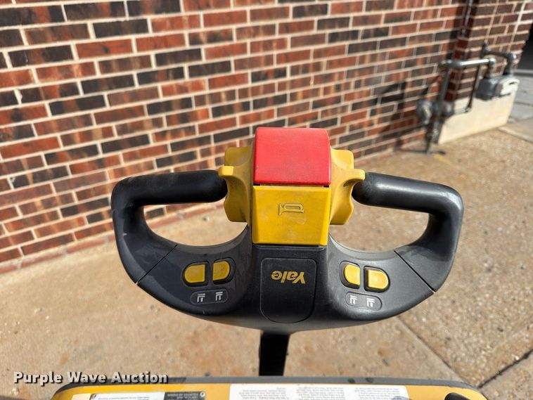 image for item FU4814 (2) Yale MPB040-EN24T2748 pallet jacks