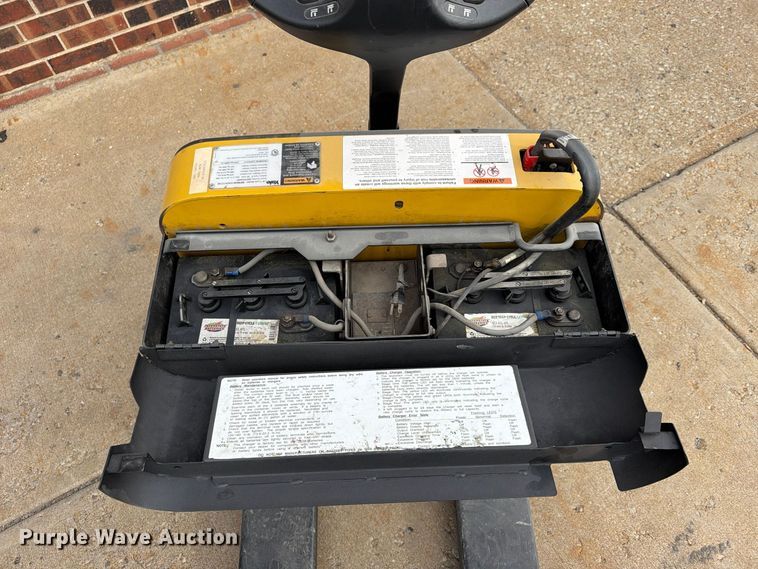 image for item FU4814 (2) Yale MPB040-EN24T2748 pallet jacks