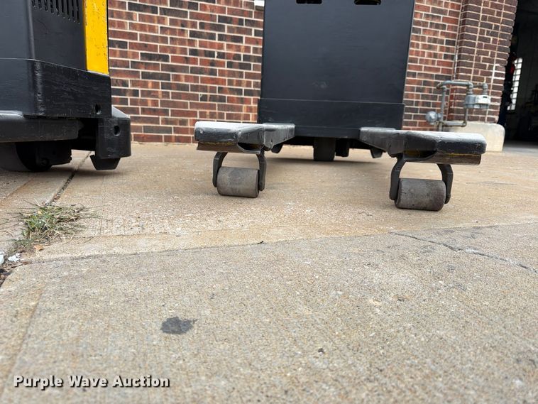 image for item FU4814 (2) Yale MPB040-EN24T2748 pallet jacks