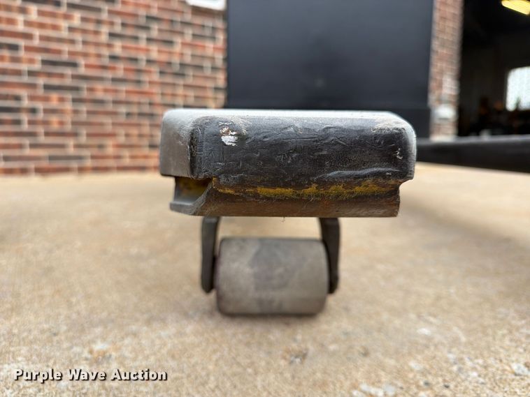 image for item FU4814 (2) Yale MPB040-EN24T2748 pallet jacks