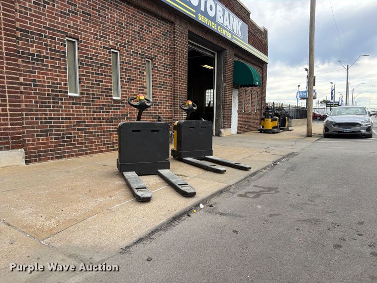 image for item FU4815 (2) Yale MPB040-EN24T2748 pallet jacks