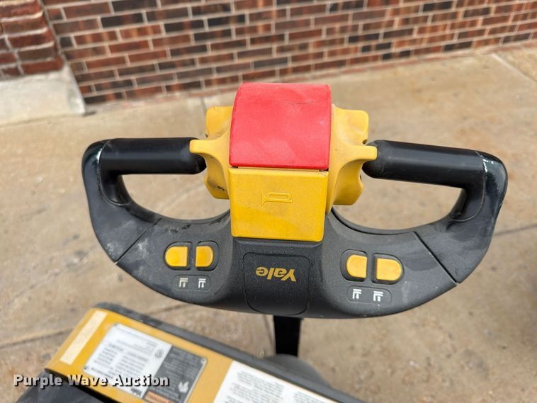 image for item FU4815 (2) Yale MPB040-EN24T2748 pallet jacks