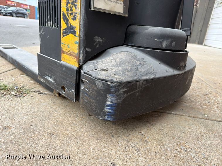 image for item FU4815 (2) Yale MPB040-EN24T2748 pallet jacks