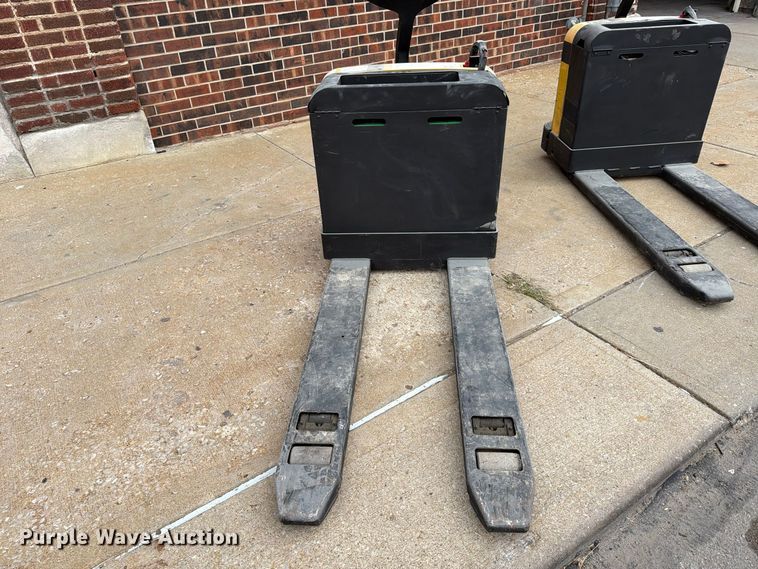image for item FU4815 (2) Yale MPB040-EN24T2748 pallet jacks