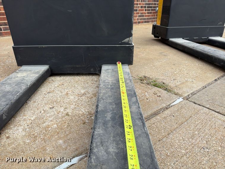 image for item FU4815 (2) Yale MPB040-EN24T2748 pallet jacks