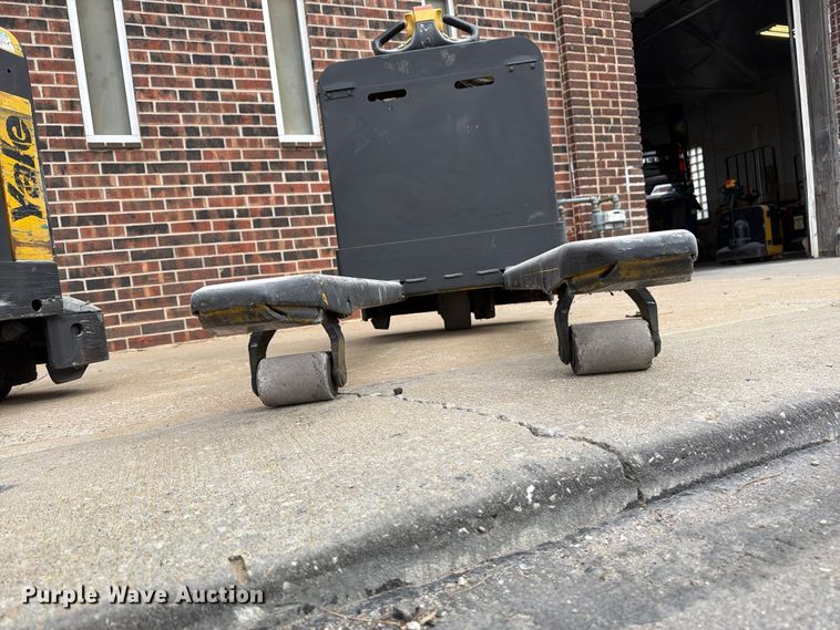image for item FU4815 (2) Yale MPB040-EN24T2748 pallet jacks