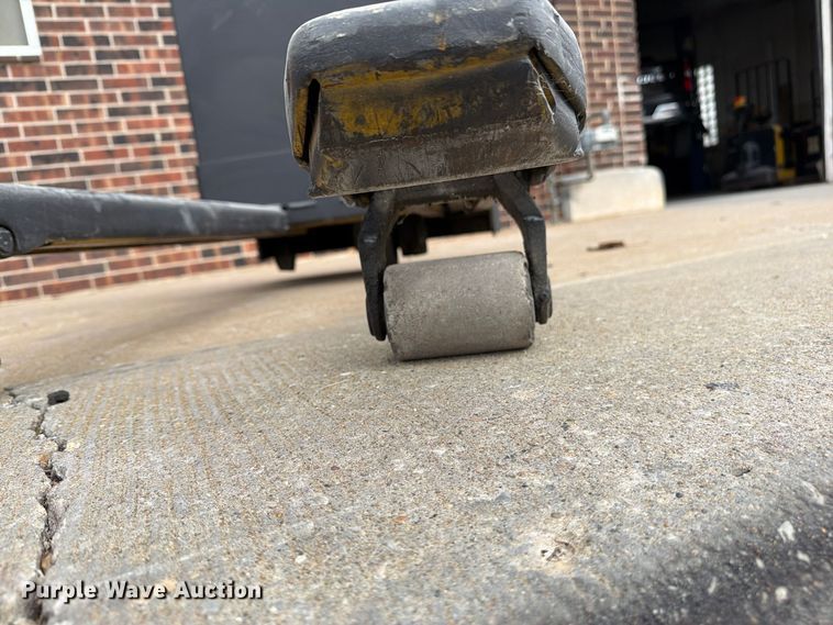 image for item FU4815 (2) Yale MPB040-EN24T2748 pallet jacks