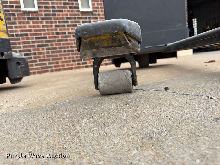 image for item FU4815 (2) Yale MPB040-EN24T2748 pallet jacks