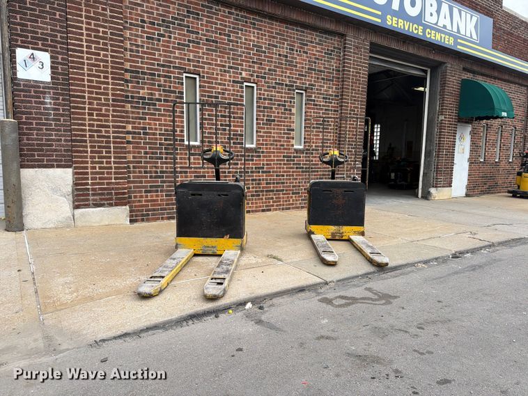 image for item FU4816 (2) Yale MPB040-EN24T2748 pallet jacks