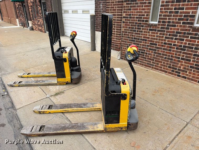 image for item FU4816 (2) Yale MPB040-EN24T2748 pallet jacks