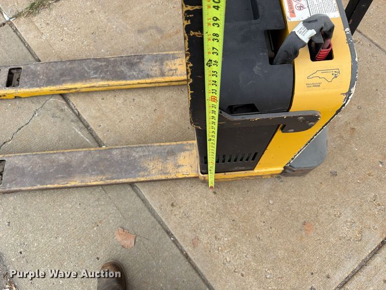image for item FU4816 (2) Yale MPB040-EN24T2748 pallet jacks