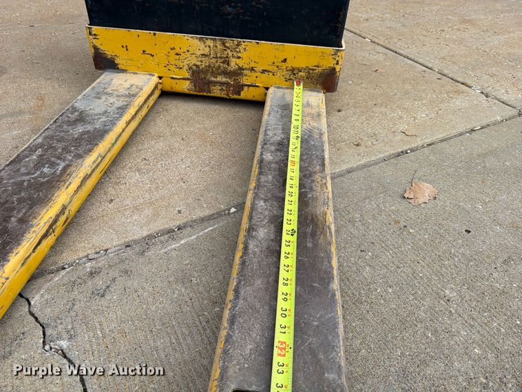 image for item FU4816 (2) Yale MPB040-EN24T2748 pallet jacks