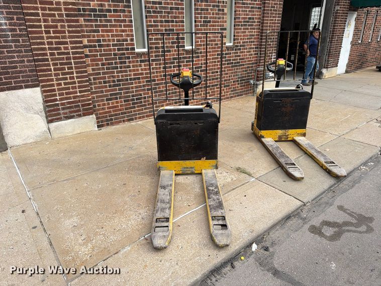 image for item FU4816 (2) Yale MPB040-EN24T2748 pallet jacks
