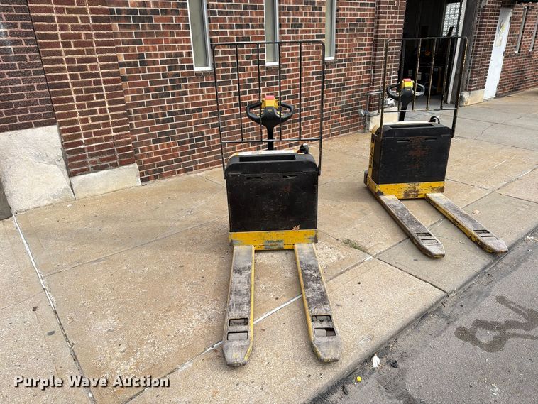 image for item FU4816 (2) Yale MPB040-EN24T2748 pallet jacks