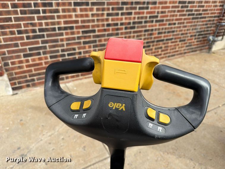 image for item FU4816 (2) Yale MPB040-EN24T2748 pallet jacks