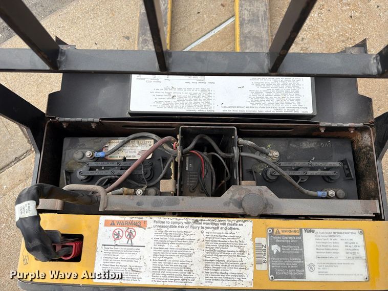 image for item FU4816 (2) Yale MPB040-EN24T2748 pallet jacks
