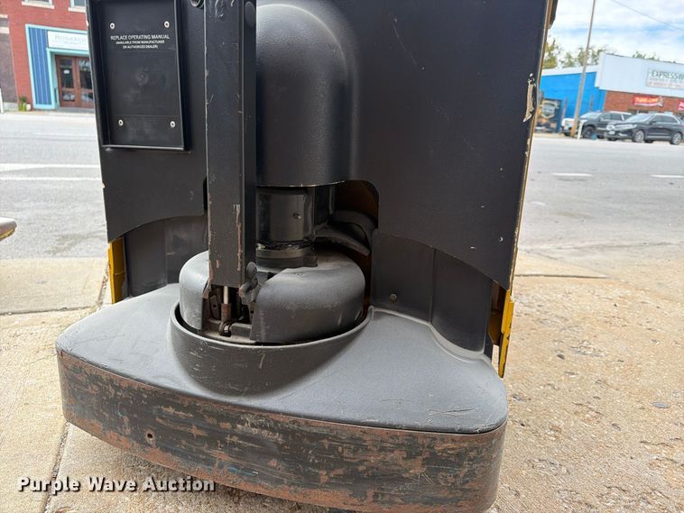 image for item FU4816 (2) Yale MPB040-EN24T2748 pallet jacks