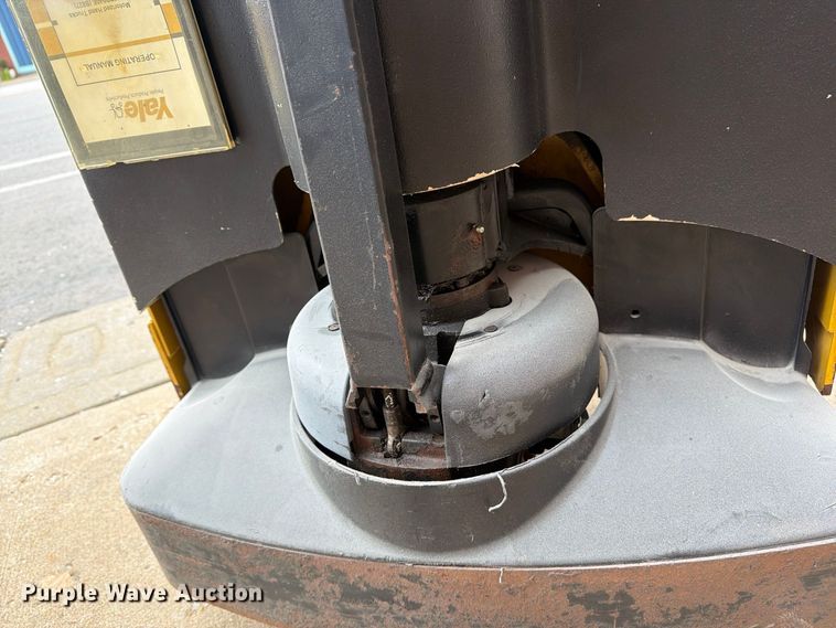 image for item FU4816 (2) Yale MPB040-EN24T2748 pallet jacks