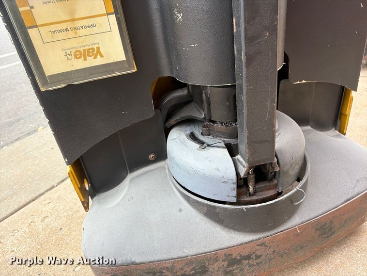 image for item FU4816 (2) Yale MPB040-EN24T2748 pallet jacks