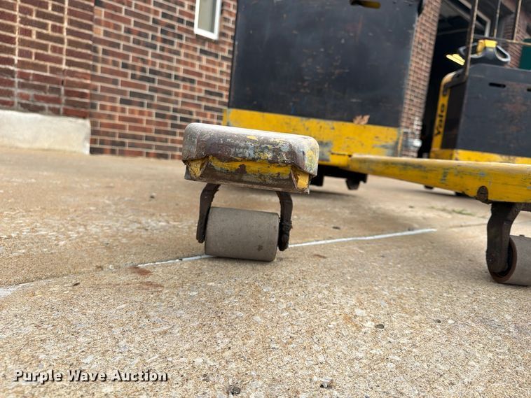 image for item FU4816 (2) Yale MPB040-EN24T2748 pallet jacks