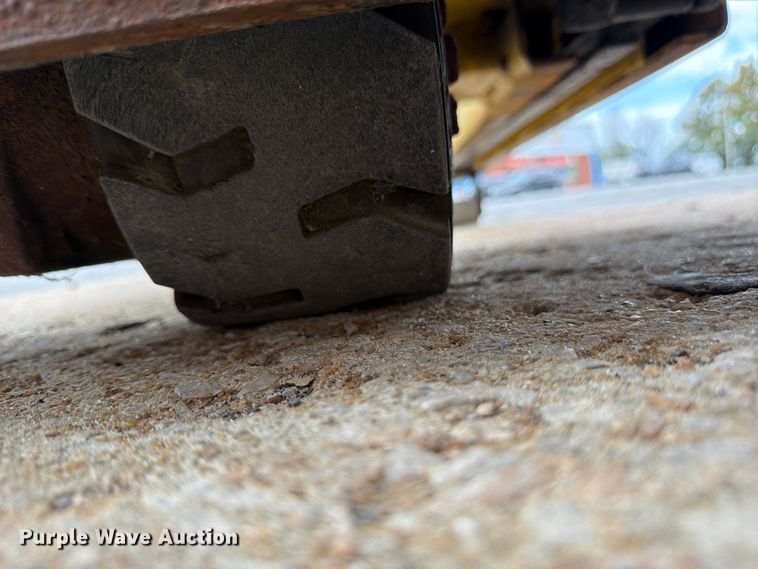 image for item FU4816 (2) Yale MPB040-EN24T2748 pallet jacks
