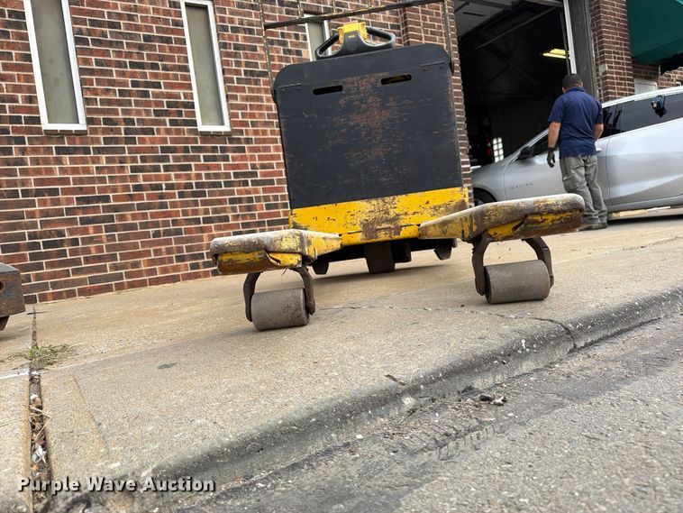image for item FU4816 (2) Yale MPB040-EN24T2748 pallet jacks