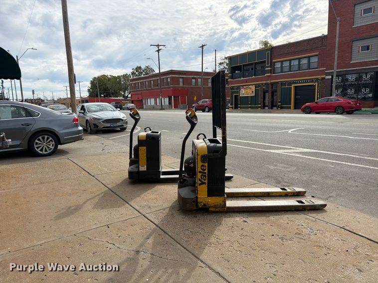 image for item FU4818 (2) Yale MPB040-EN24T2748 pallet jacks
