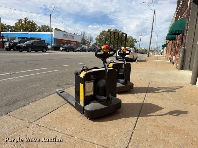 image for item FU4818 (2) Yale MPB040-EN24T2748 pallet jacks
