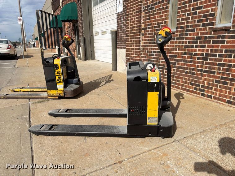 image for item FU4818 (2) Yale MPB040-EN24T2748 pallet jacks