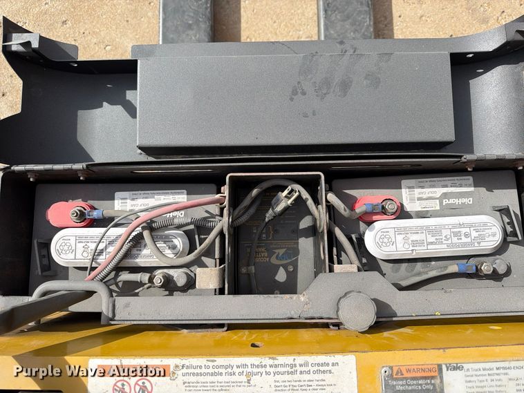 image for item FU4818 (2) Yale MPB040-EN24T2748 pallet jacks