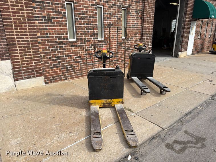 image for item FU4818 (2) Yale MPB040-EN24T2748 pallet jacks