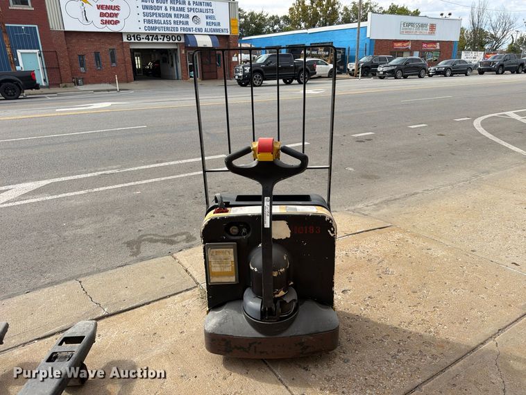 image for item FU4818 (2) Yale MPB040-EN24T2748 pallet jacks
