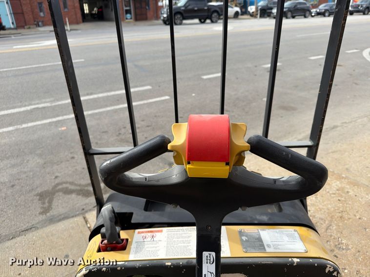 image for item FU4818 (2) Yale MPB040-EN24T2748 pallet jacks