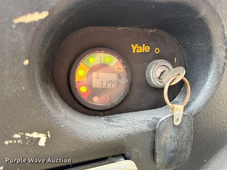 image for item FU4818 (2) Yale MPB040-EN24T2748 pallet jacks