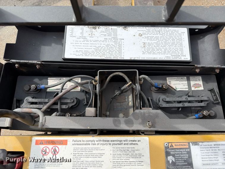 image for item FU4818 (2) Yale MPB040-EN24T2748 pallet jacks