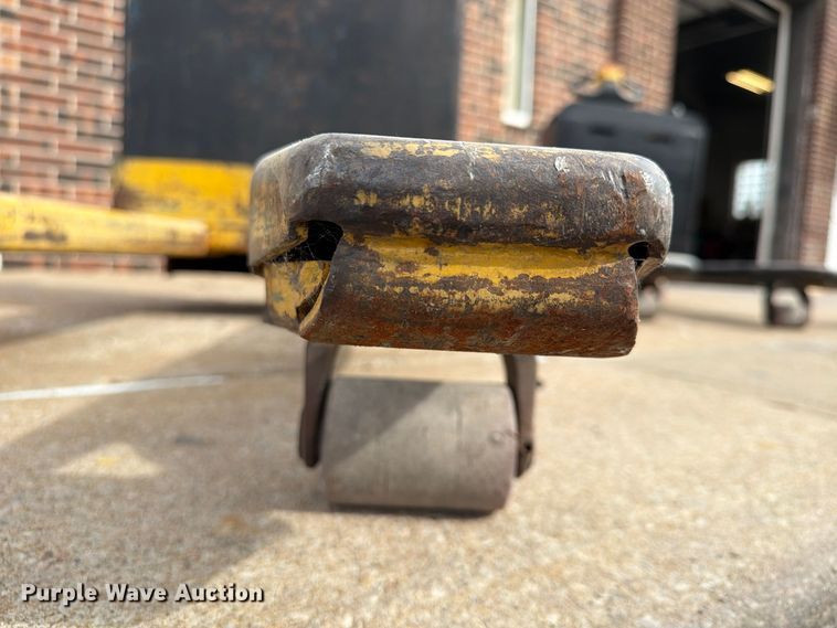 image for item FU4818 (2) Yale MPB040-EN24T2748 pallet jacks