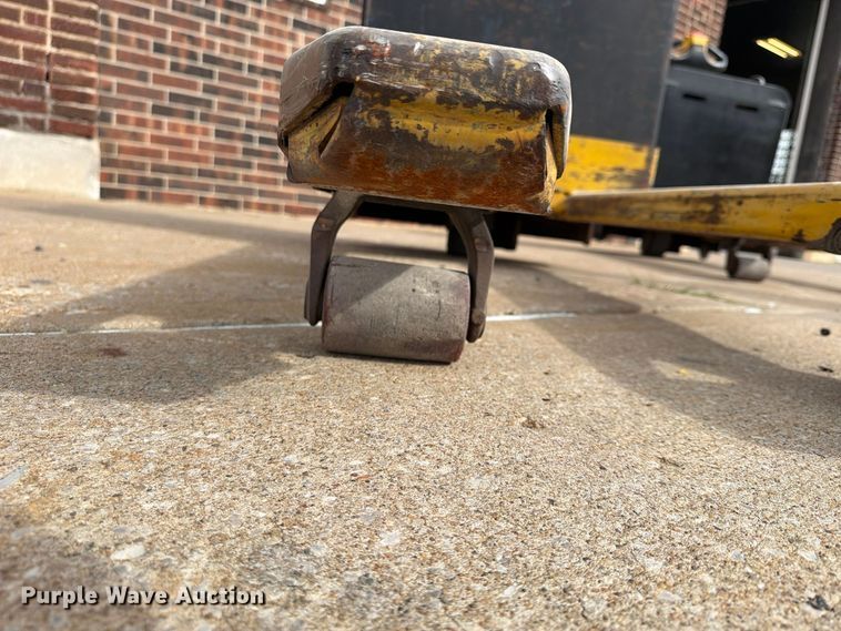 image for item FU4818 (2) Yale MPB040-EN24T2748 pallet jacks