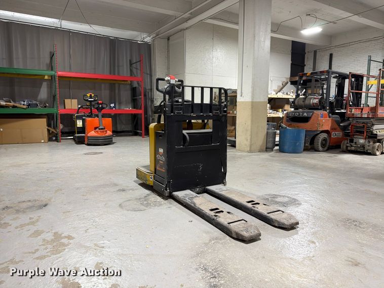 image for item FU4819 2017 Yale MPEO60LFN24T2748 pallet jack