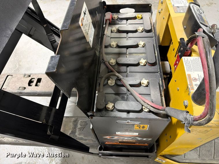 image for item FU4819 2017 Yale MPEO60LFN24T2748 pallet jack