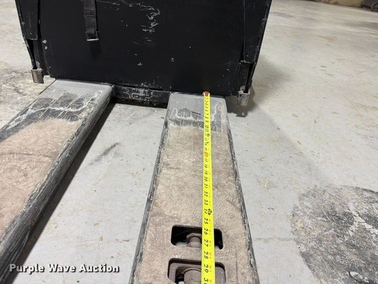 image for item FU4819 2017 Yale MPEO60LFN24T2748 pallet jack