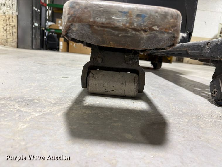 image for item FU4819 2017 Yale MPEO60LFN24T2748 pallet jack