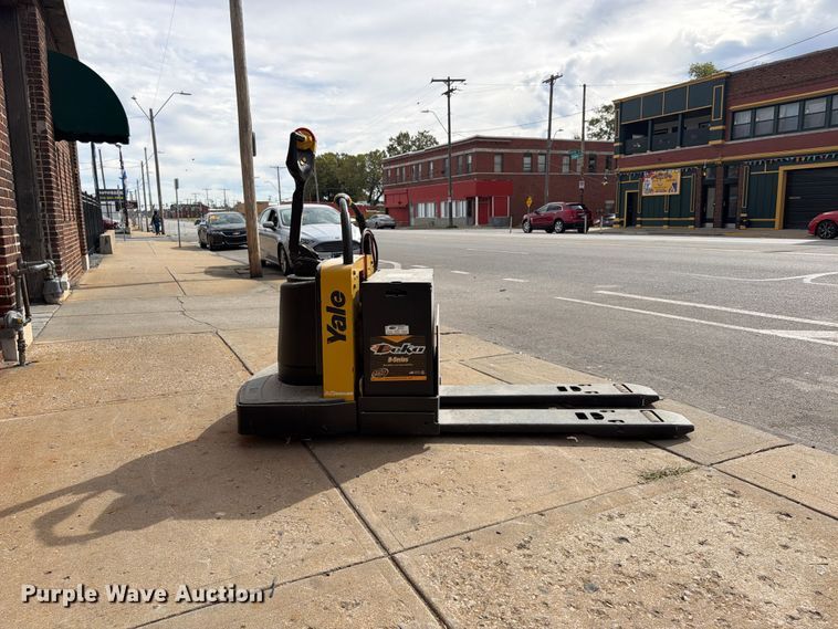 image for item FU4820 2010 Yale MPE060LFN24T2748 pallet jack