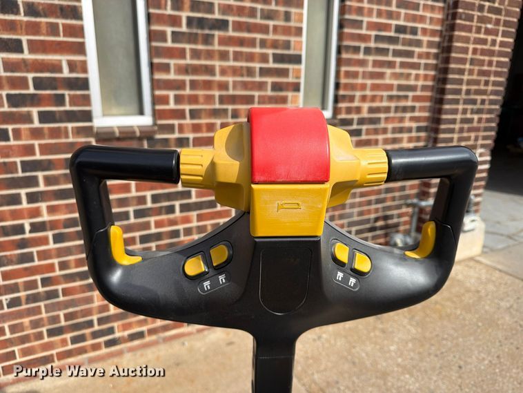 image for item FU4820 2010 Yale MPE060LFN24T2748 pallet jack
