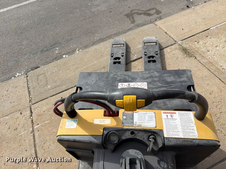 image for item FU4820 2010 Yale MPE060LFN24T2748 pallet jack