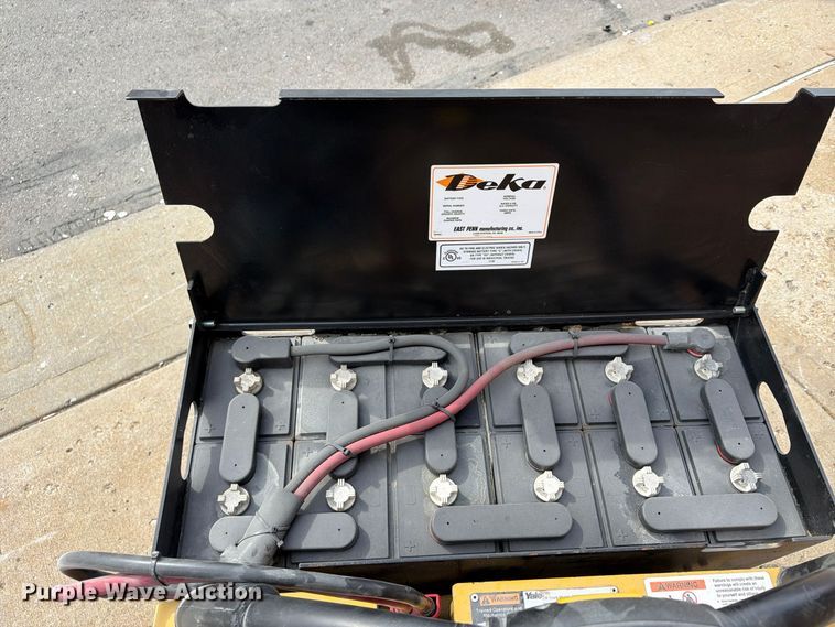 image for item FU4820 2010 Yale MPE060LFN24T2748 pallet jack